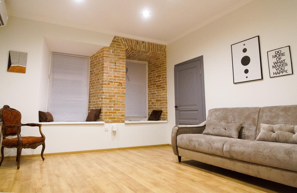 Apartment In The Center Of Odessa Екстериор снимка