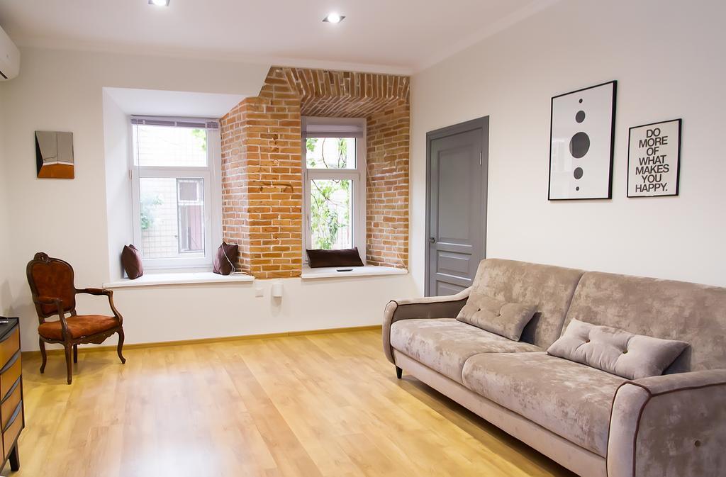 Apartment In The Center Of Odessa Екстериор снимка
